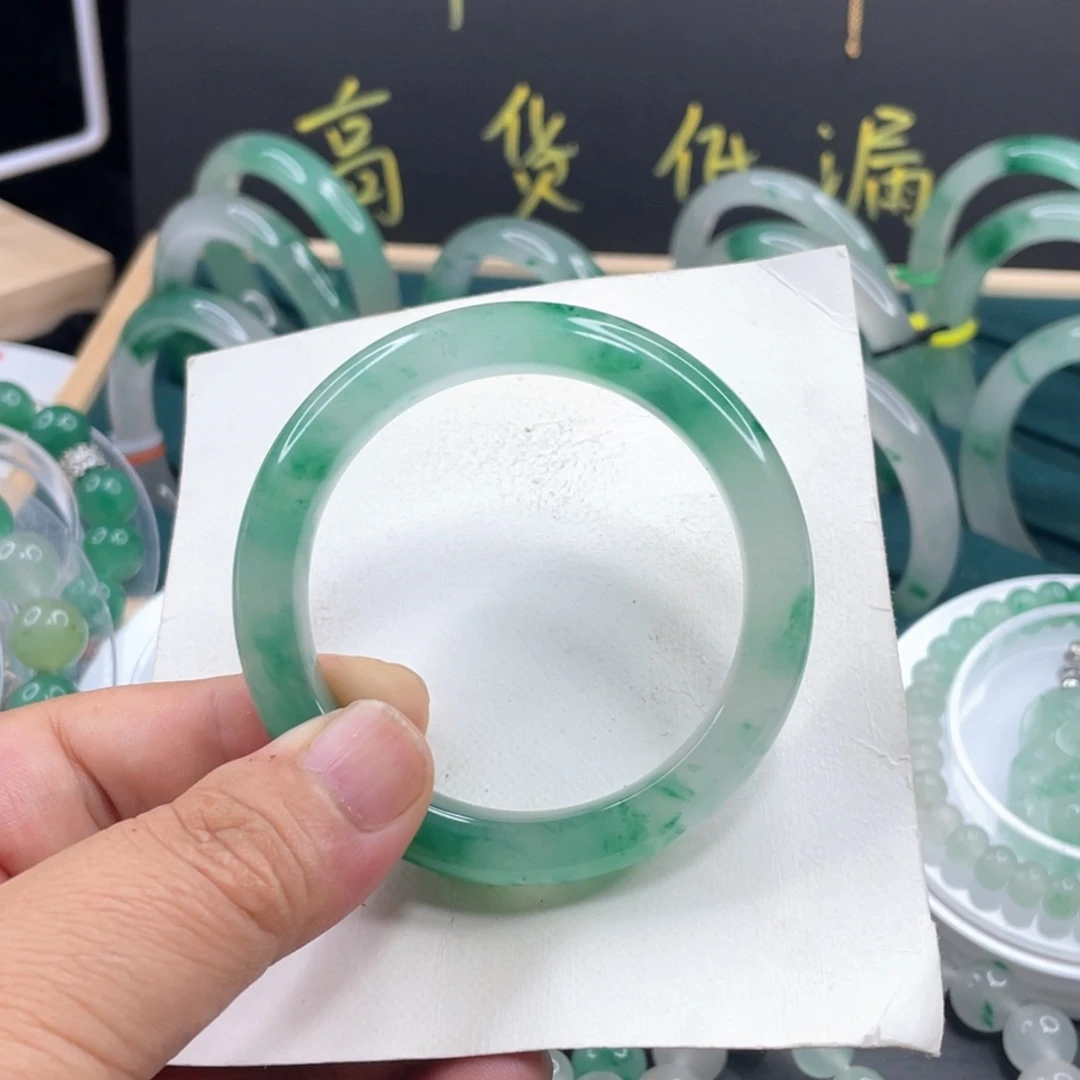 智***界石英质玉未镶嵌手镯