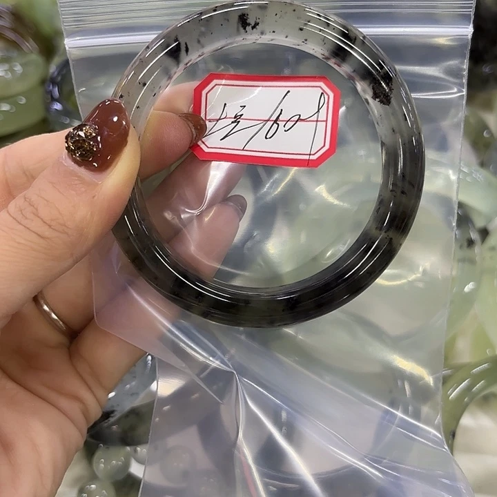 重***豆蛇纹石玉未镶嵌岫玉手镯