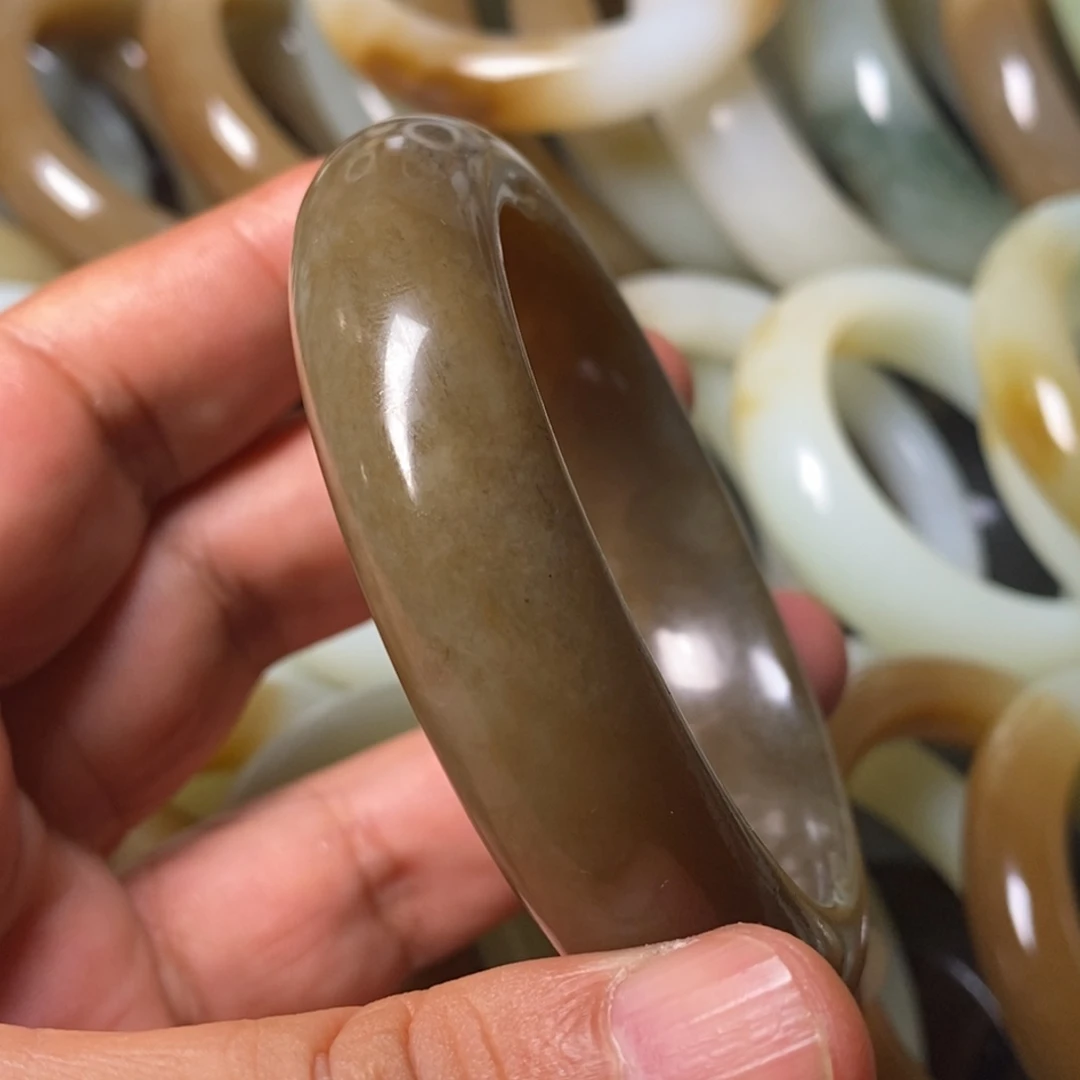 和田玉（糖玉）未镶嵌手镯