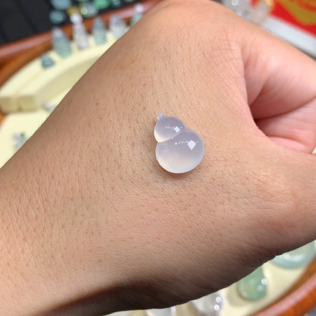 翡翠未镶嵌颈饰葫芦