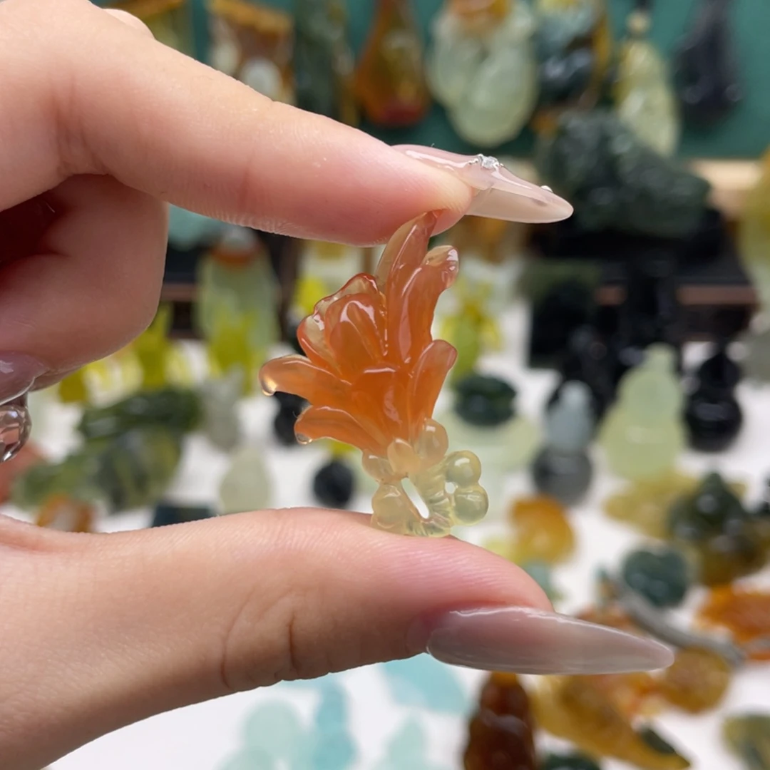 蛇纹石玉颈饰未镶嵌鱼