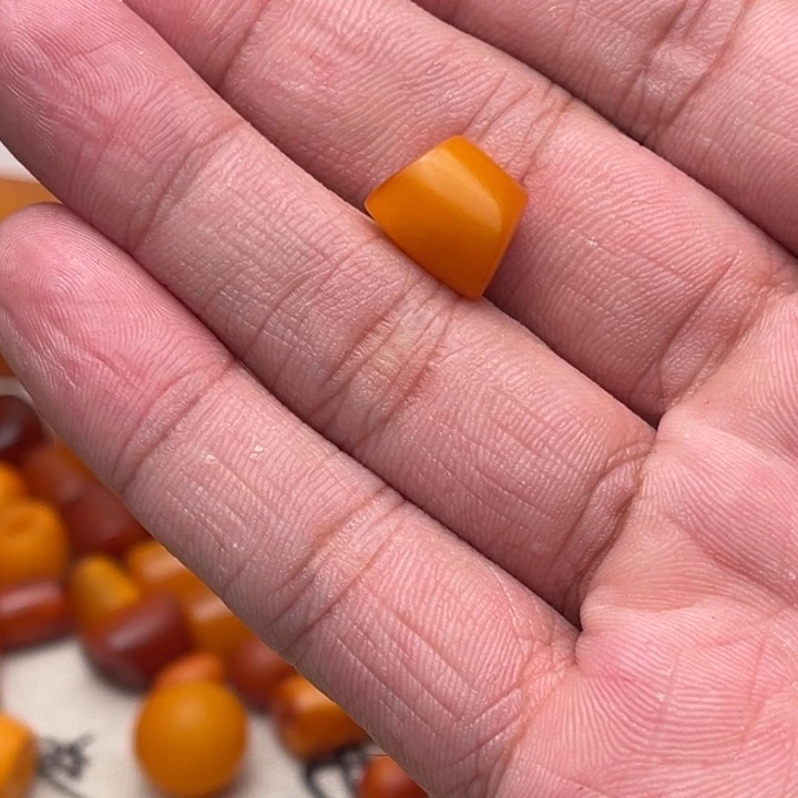 H***生琥珀未镶嵌裸石蜜蜡马蹄