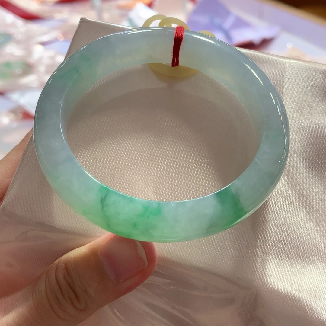 未镶嵌手镯翡翠种水飘色