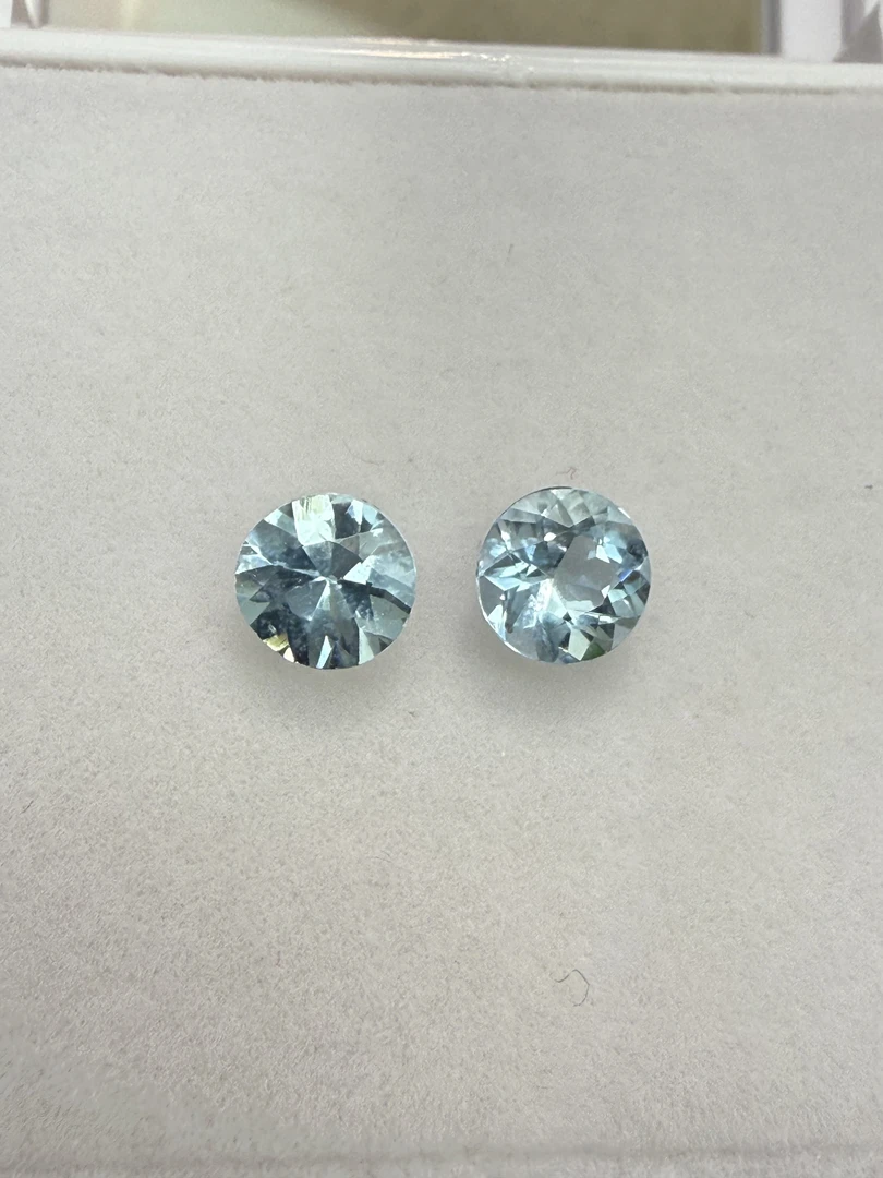 0.78ct天然海蓝宝裸石，尺寸4.9*4.8*3.1mm，晶体通透，火彩好