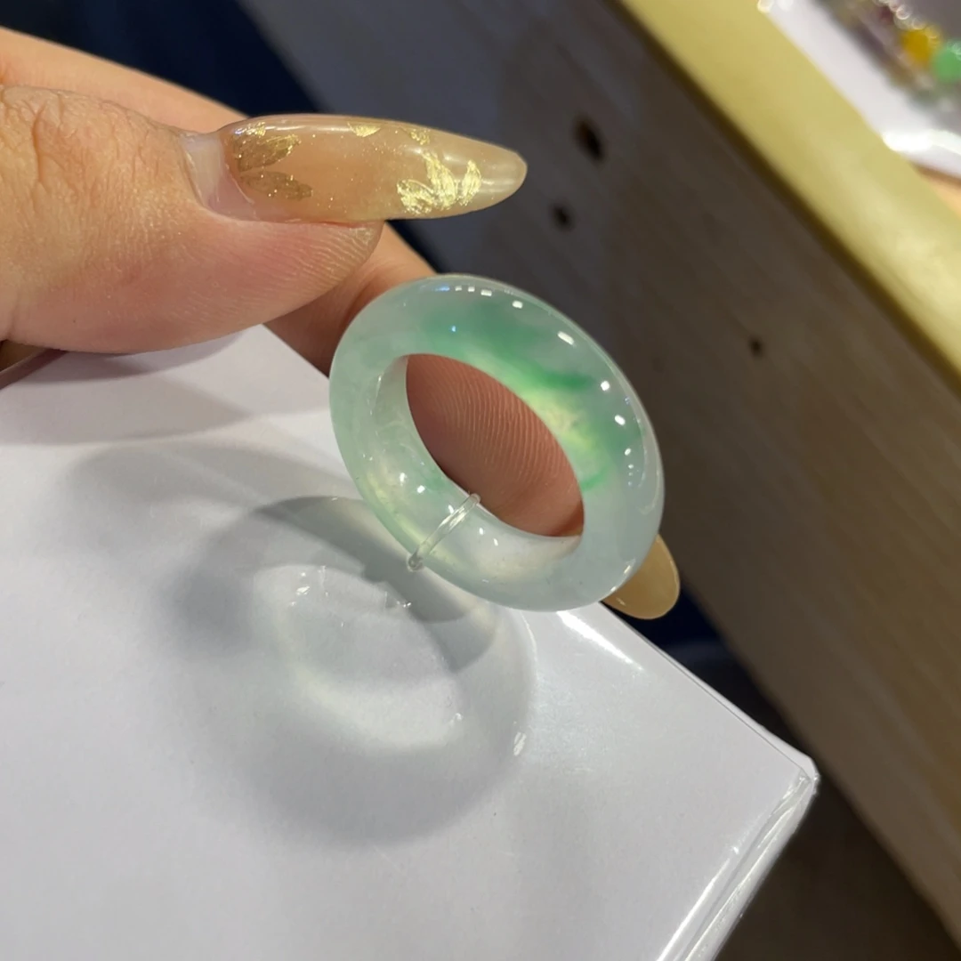 翡翠未镶嵌颈饰戒圈