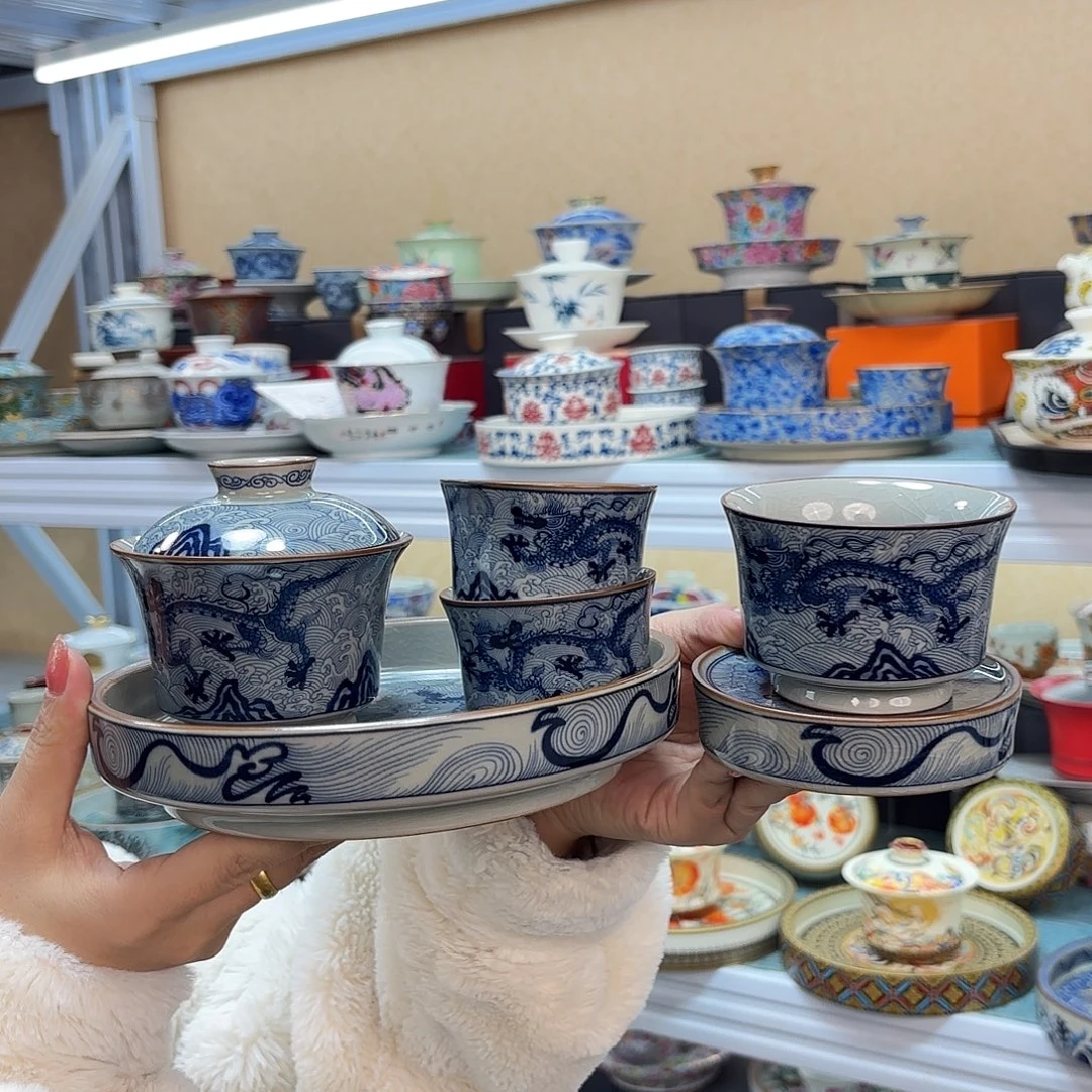 盖碗里的水煮开后放入