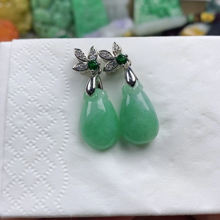 翡翠吊坠(赠链)未镶嵌微***A