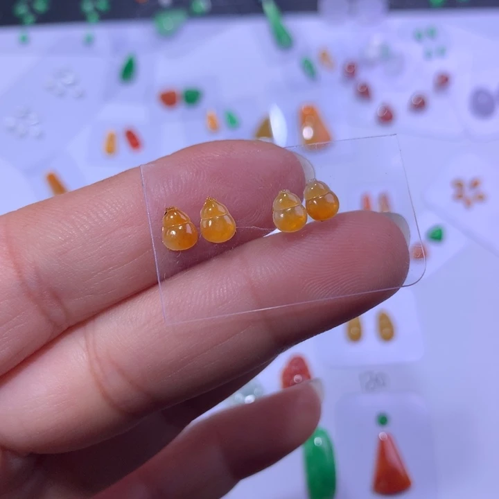 翡翠未镶嵌颈饰葫芦