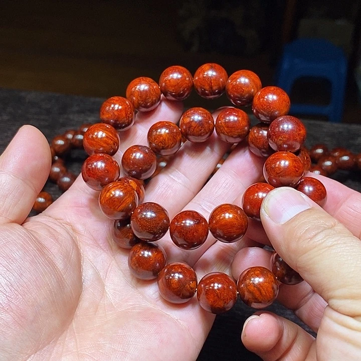 檀香紫檀（小叶紫檀）其他多样性发其一 15 满瘤疤两条