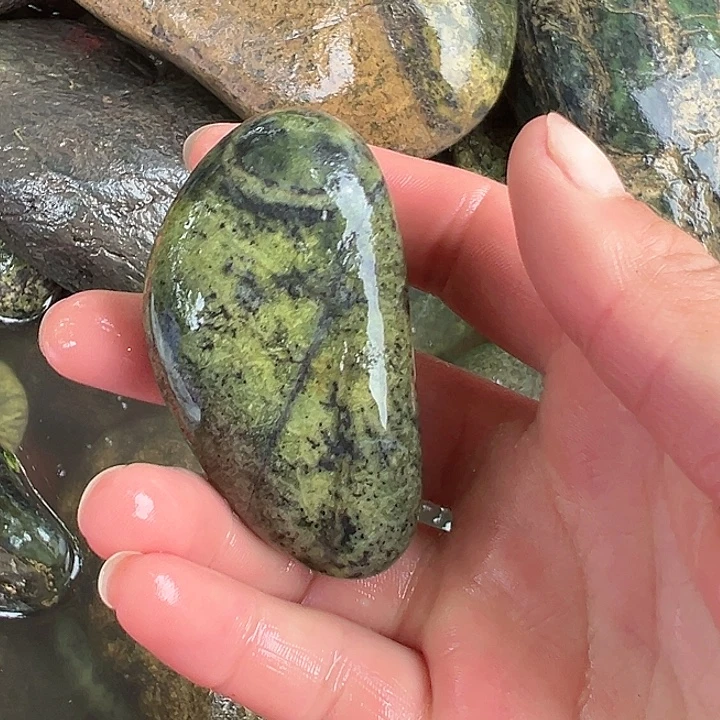 乐***谜蛇纹石玉合金西藏藏玉药王石
