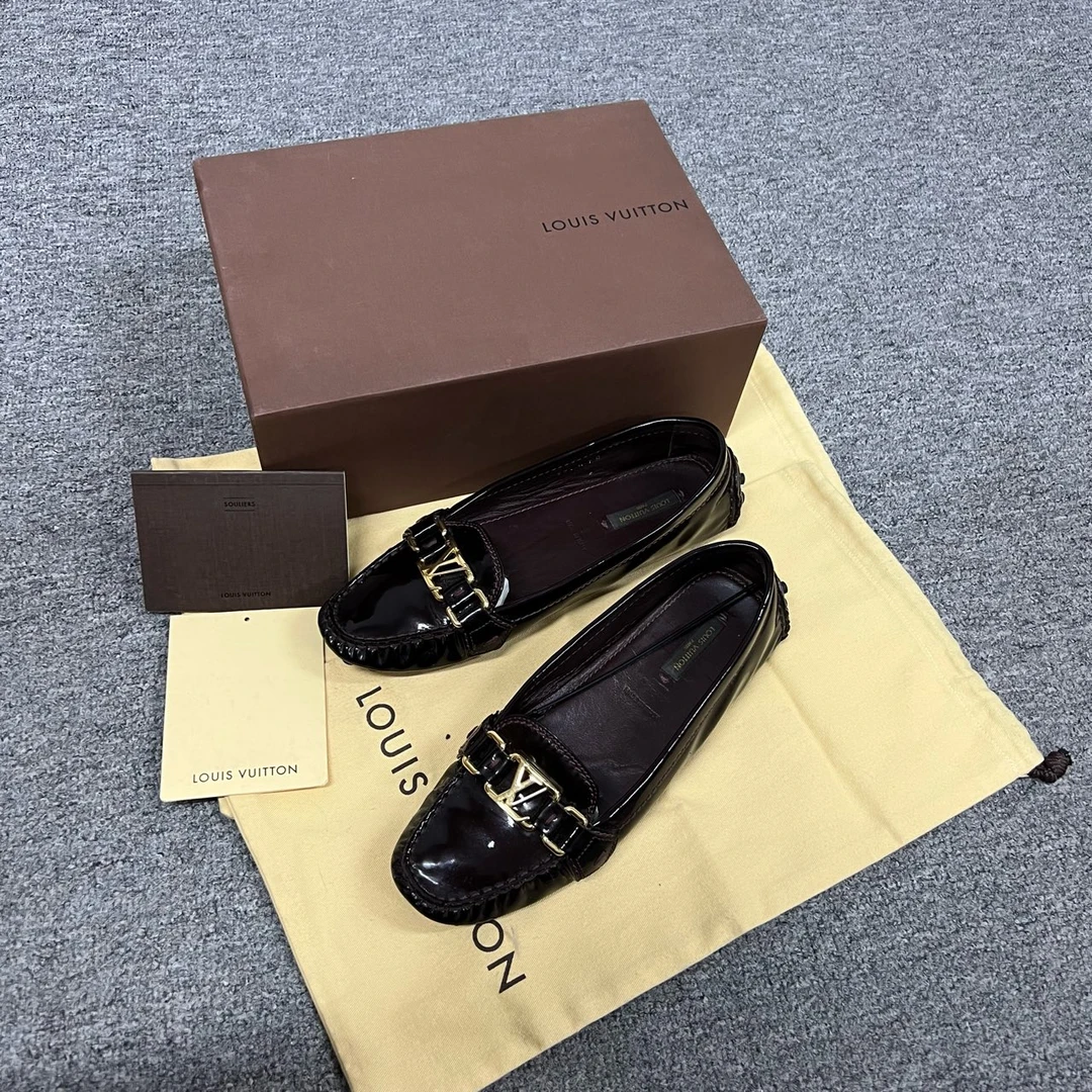 99新 AMIPARIS lv黑色亮皮豆豆鞋37.5码