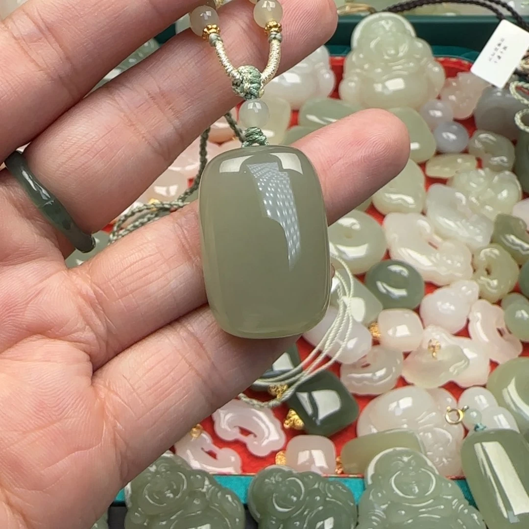 和田玉颈饰未镶嵌清**香