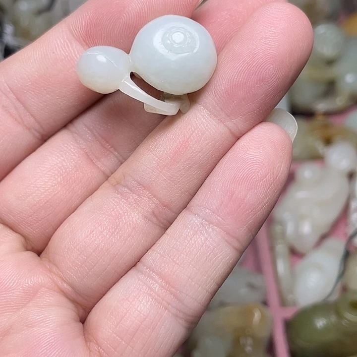 慎***龙和田玉未镶嵌挂件