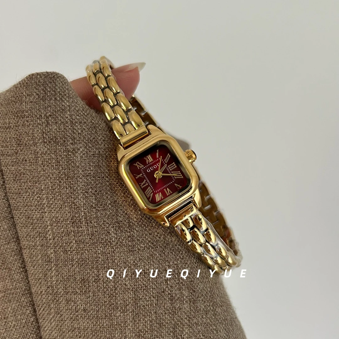 QIYUE 洋气《金红宝石》小方表轻奢高级通勤日常迷你盘石英女表