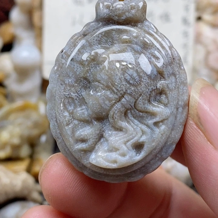 颈饰未镶嵌硅化珊瑚（珊瑚玉）