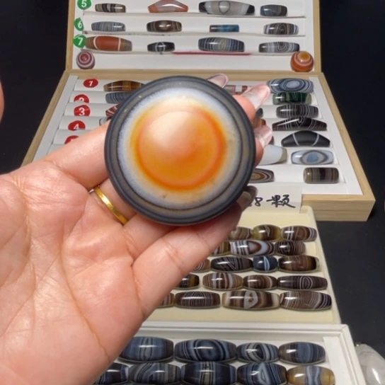 阿***胖玛瑙/玉髓未镶嵌颈饰