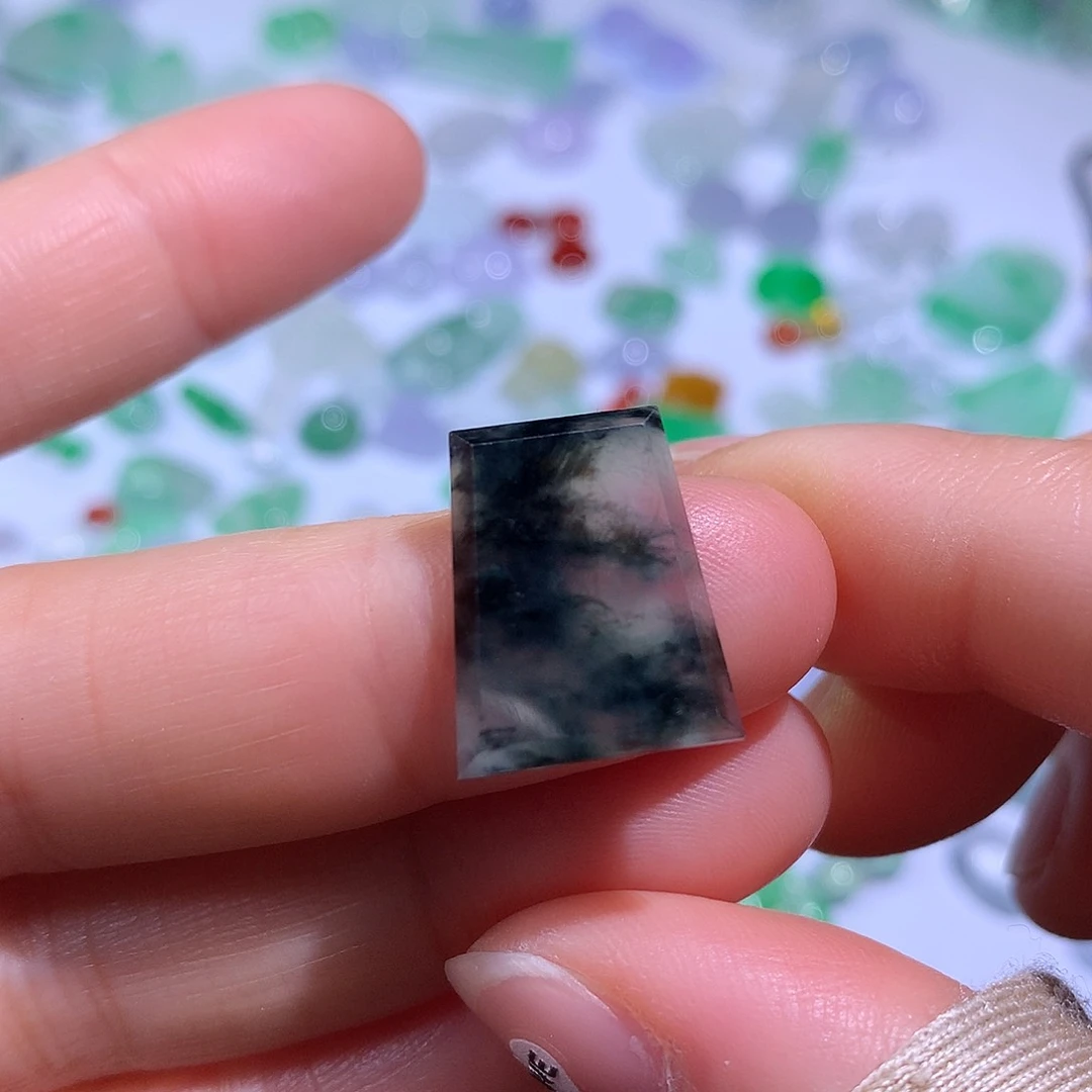 翡翠颈饰未镶嵌无事