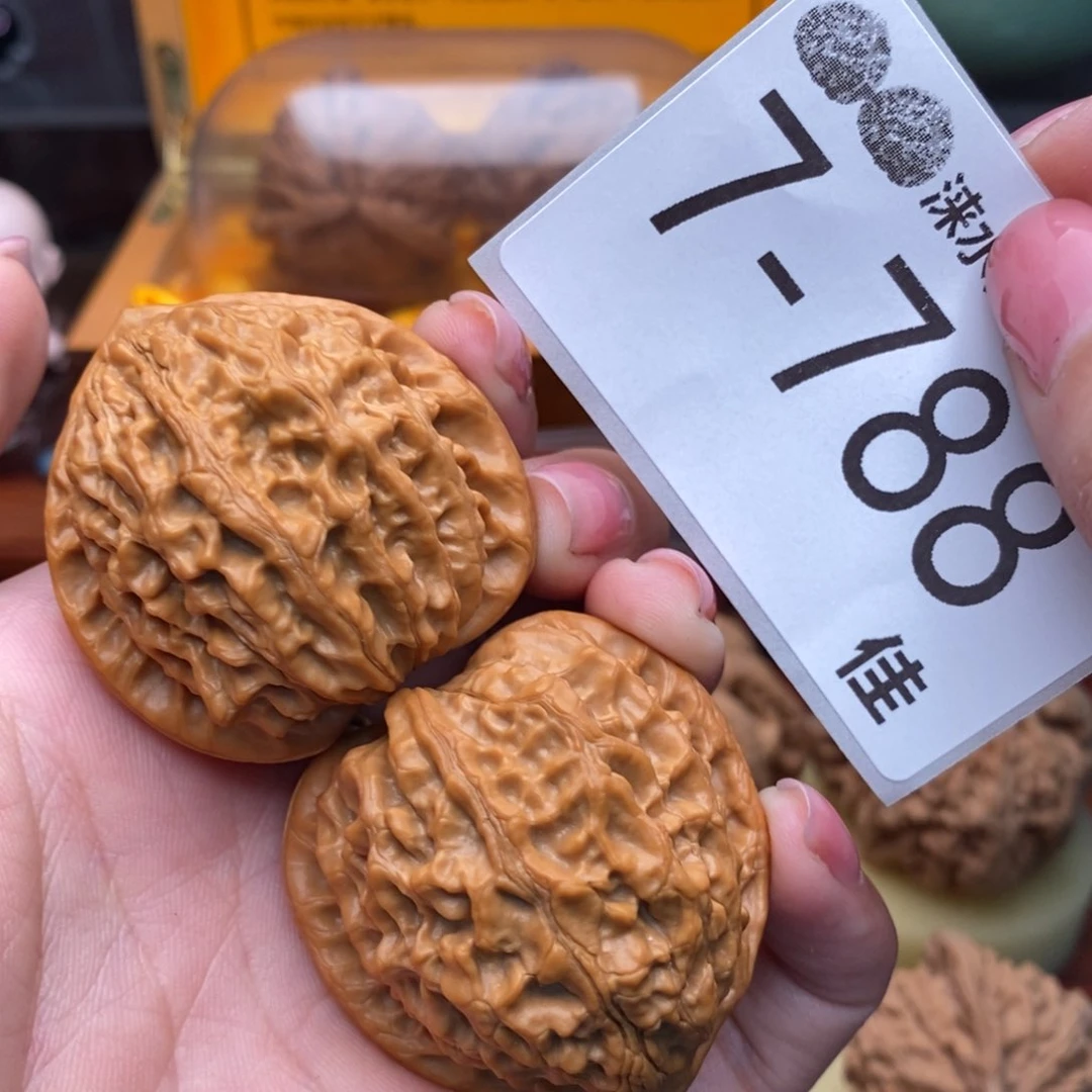 文玩核桃把件周*40金牛