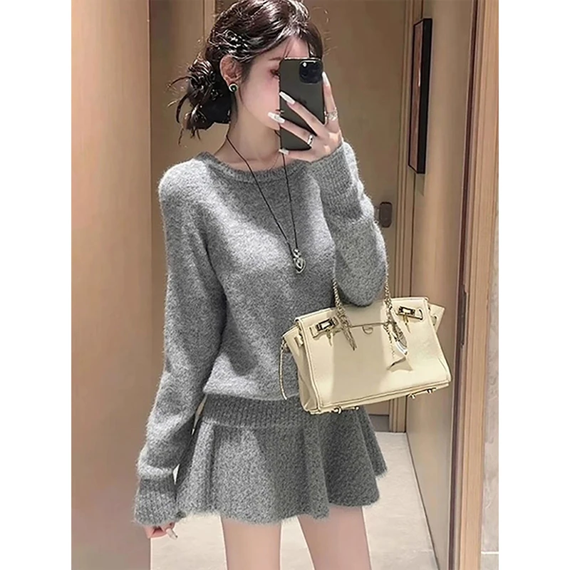 秋冬韩式灰色针织套装女2026超火冬装一整套巨好看上衣半裙两件套