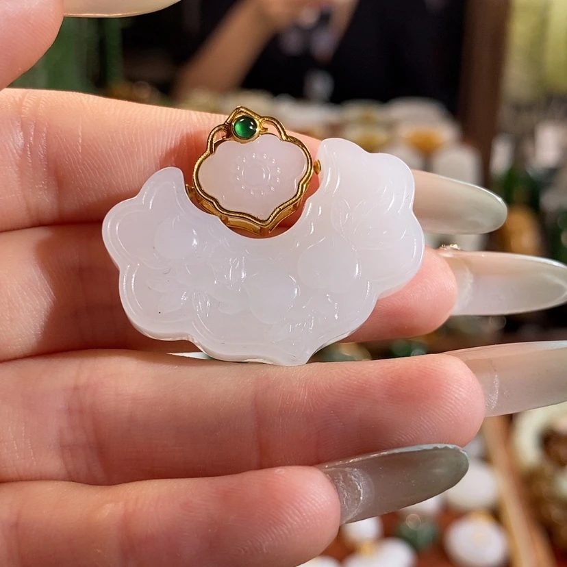 【闪购商品】和田玉18K金镶嵌吊坠(赠链)