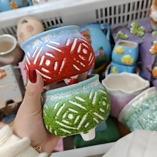 当场拍满15元发货不凑不发，花盆盆口不方不圆有针孔黑点是正常的，