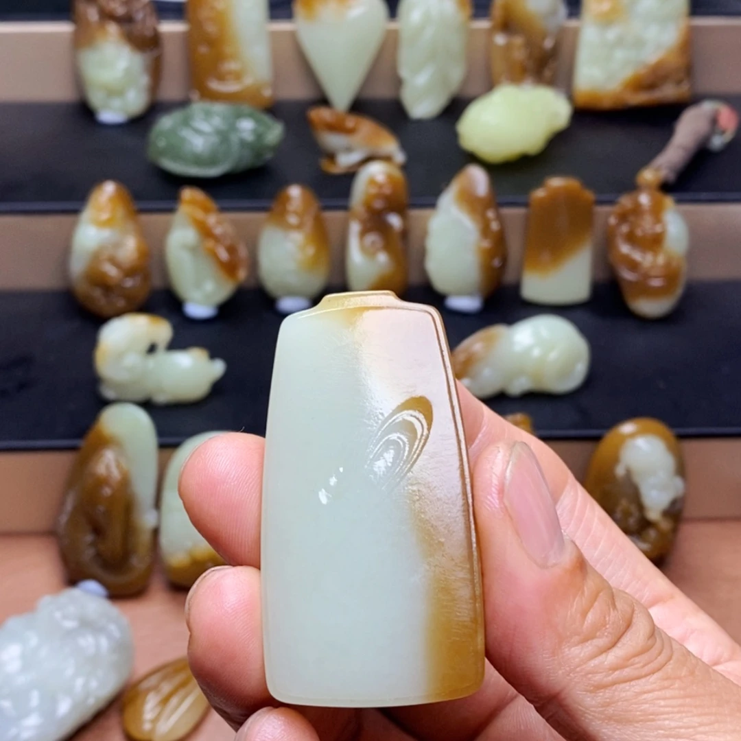 毛***仰和田玉未镶嵌吊坠(不含链)