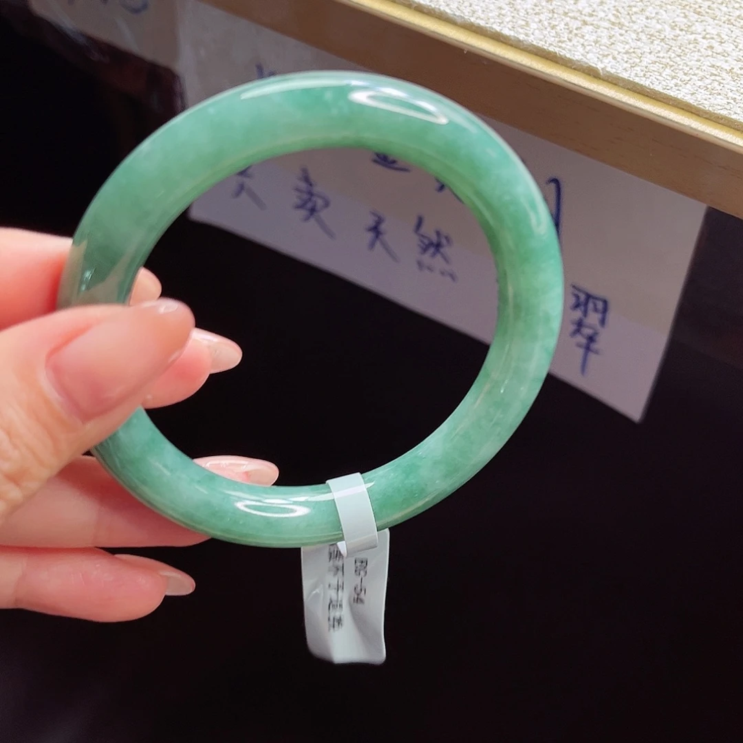 翡翠手镯未镶嵌手镯