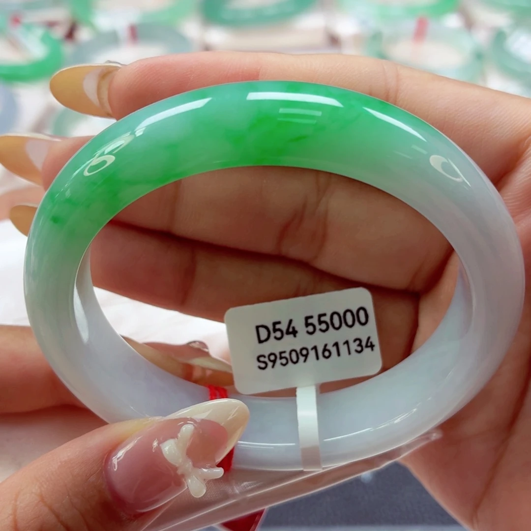 C****翡翠未镶嵌手镯白底青贵妃55/68