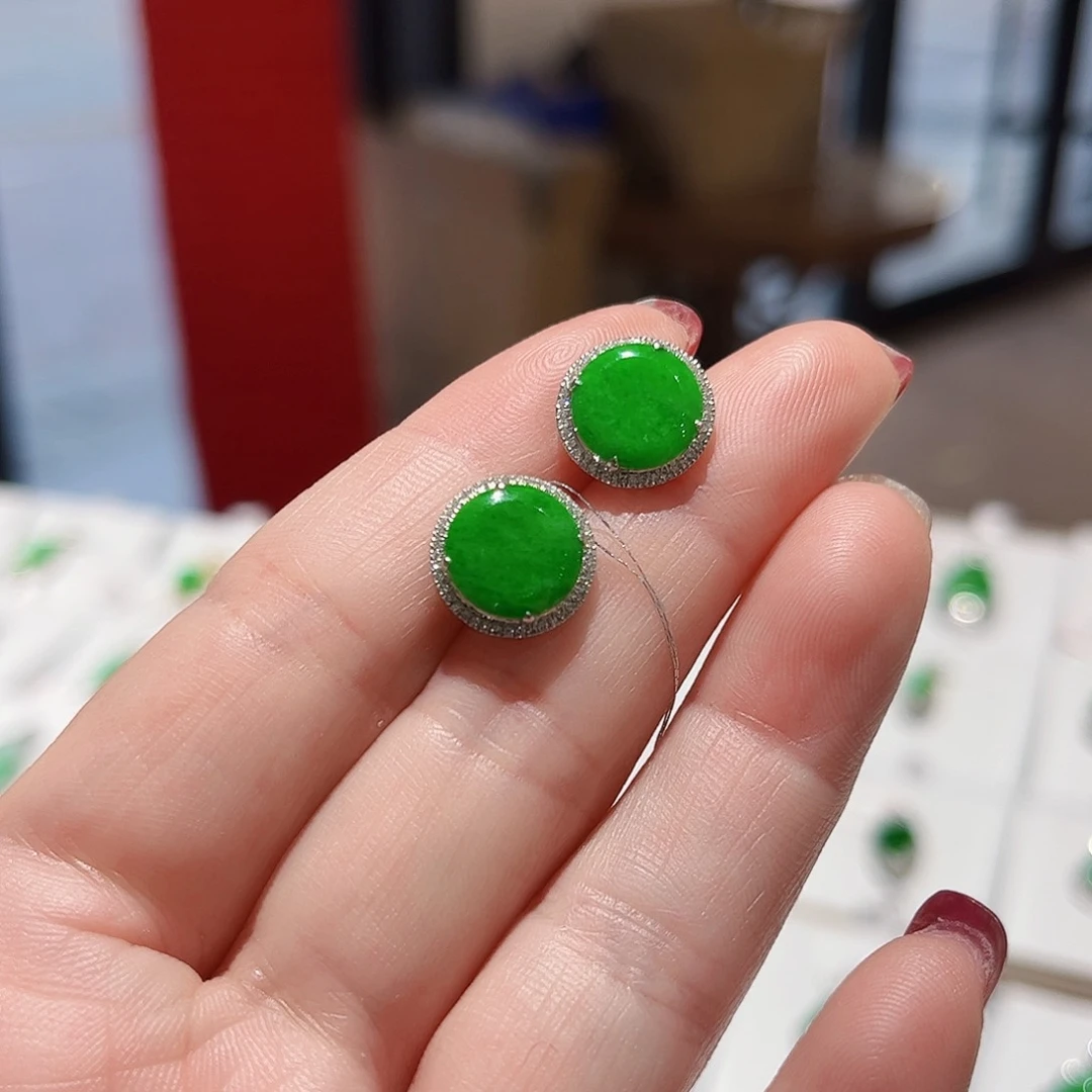 翡翠耳饰18K金镶嵌翡翠耳饰