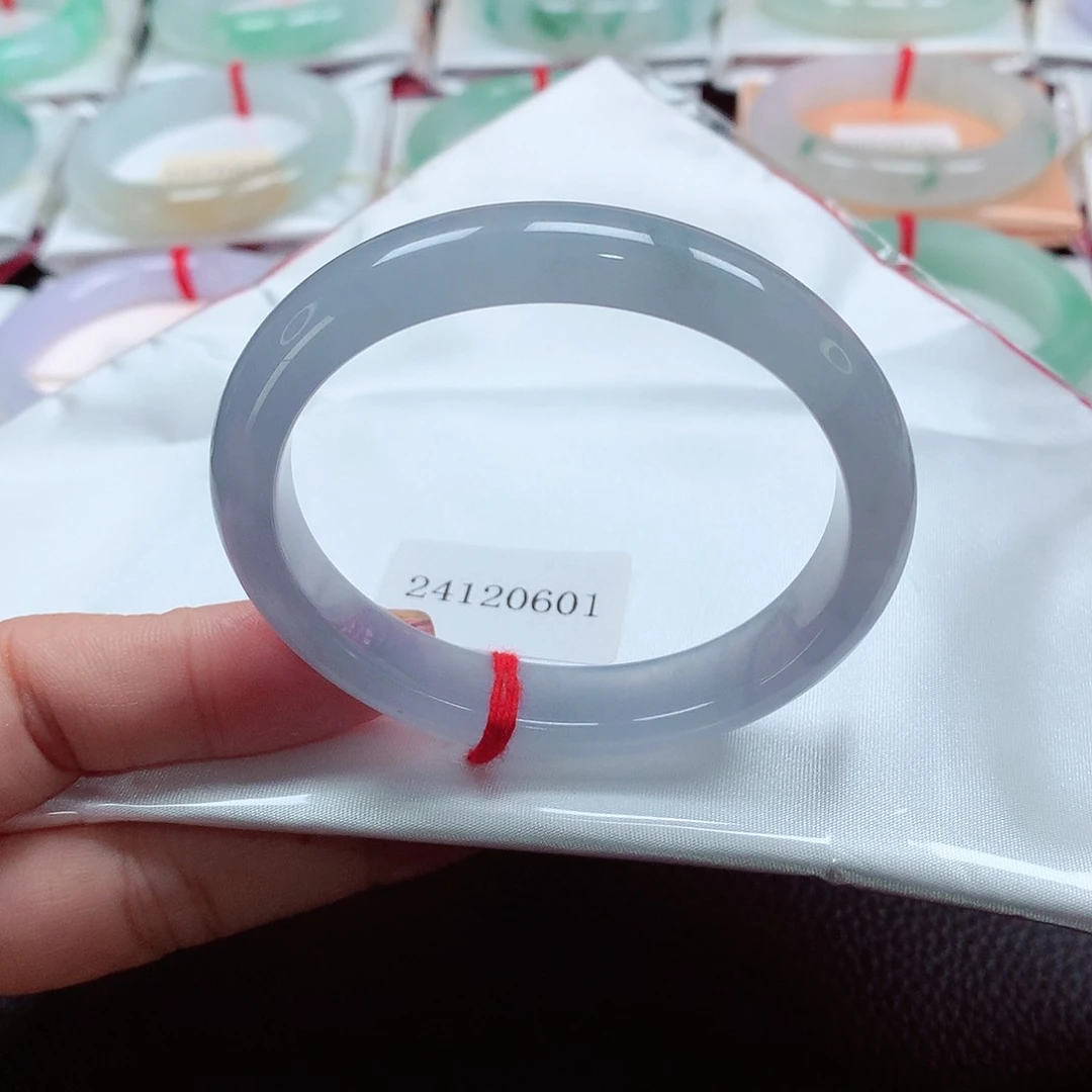 翡翠手镯（贵妃镯）未镶嵌