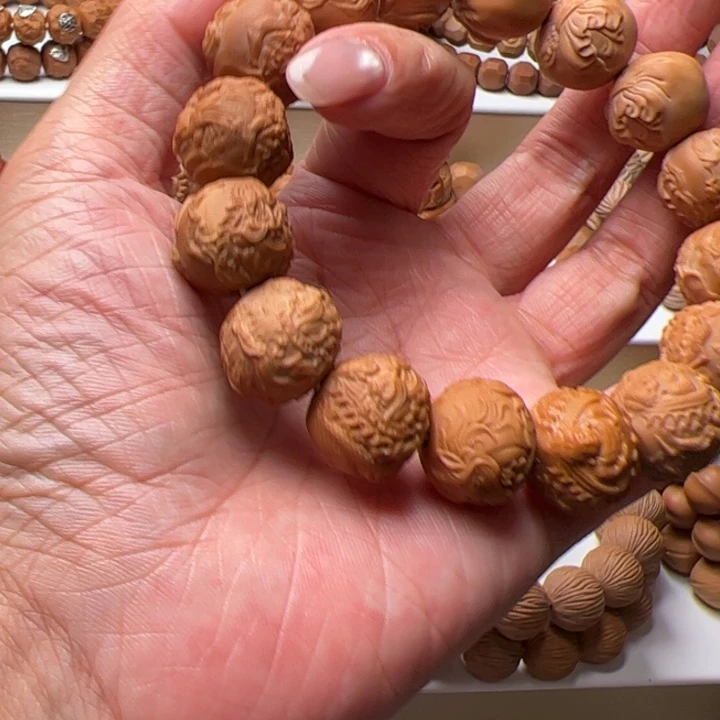 猴头核桃吊坠十二生肖全家福