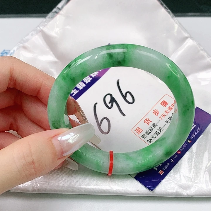 翡翠手镯未镶嵌翡翠手镯