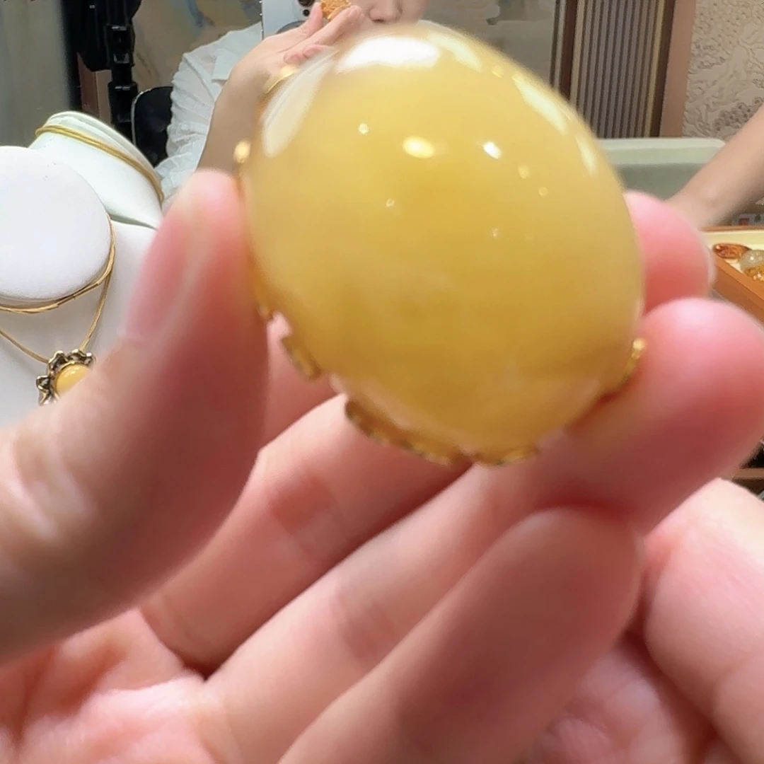 琥珀未镶嵌颈饰戒指