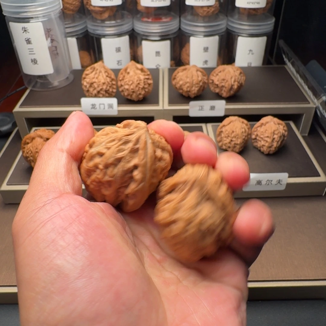 面****文玩核桃吊坠红锦鲤全品白茬