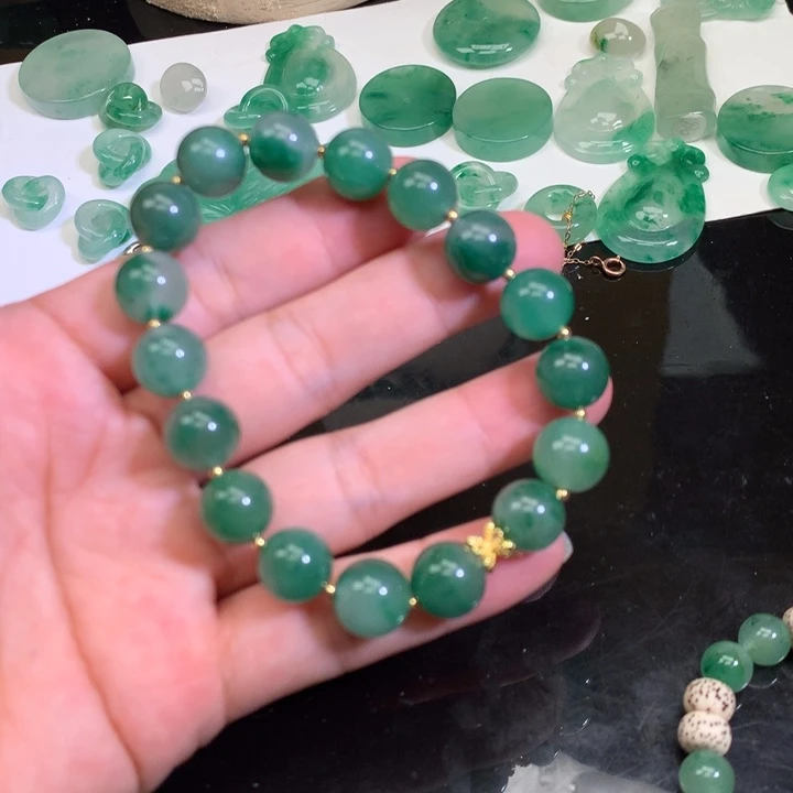 石英质玉合金颈饰