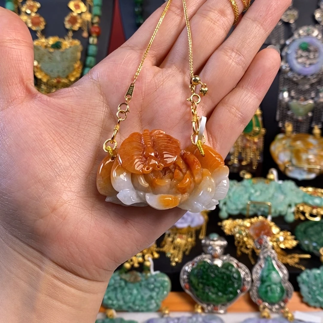 翡翠颈饰未镶嵌牡丹花吊坠 炸价