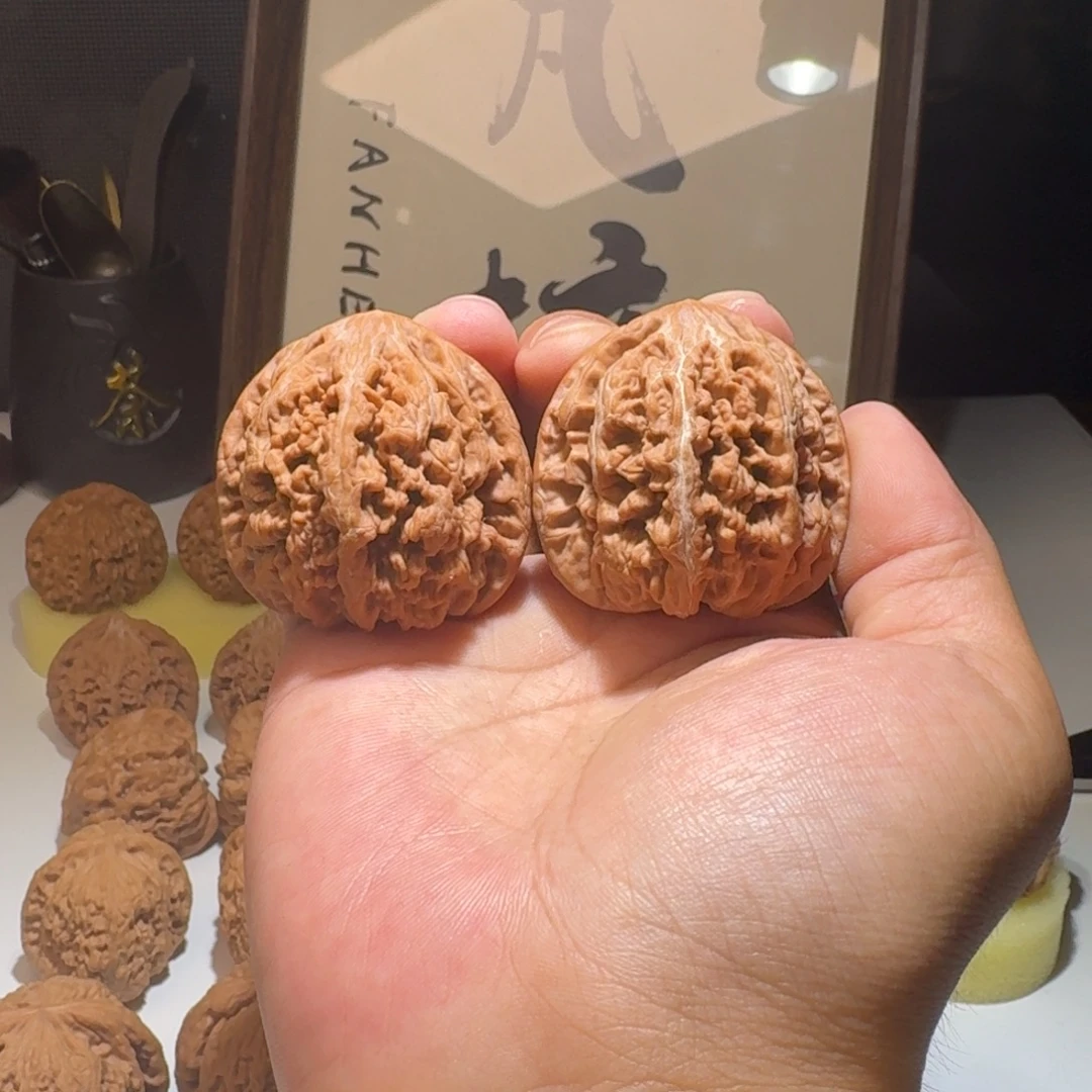 反***带吊坠文玩核桃45尺寸平谷大粗筋
