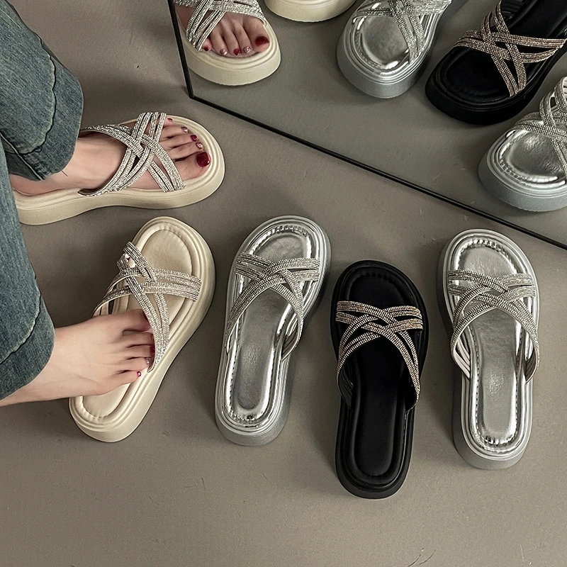 时尚简约水钻细带交叉凉拖鞋2025时尚百搭气质外穿厚底舒适拖鞋女