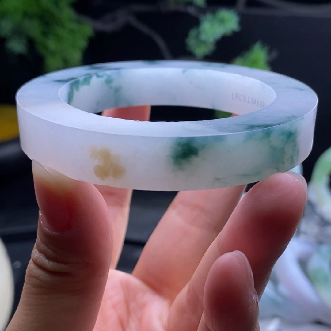 定制翡翠未镶嵌翡翠手镯