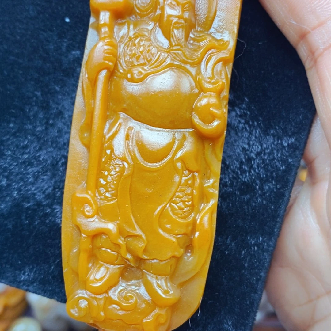 石英质玉（黄龙玉）未镶嵌颈饰