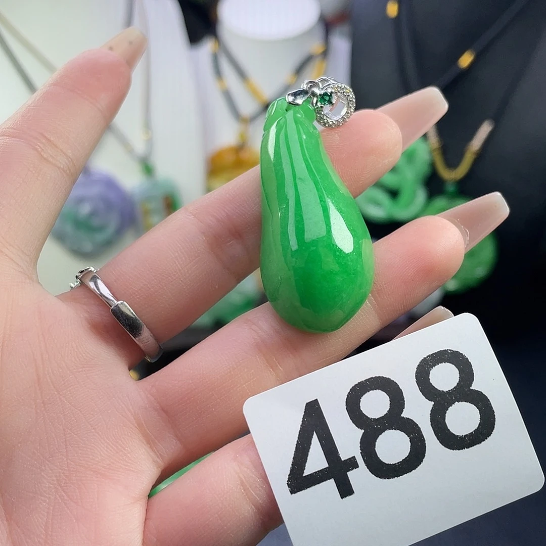 翡翠未镶嵌吊坠(赠链)