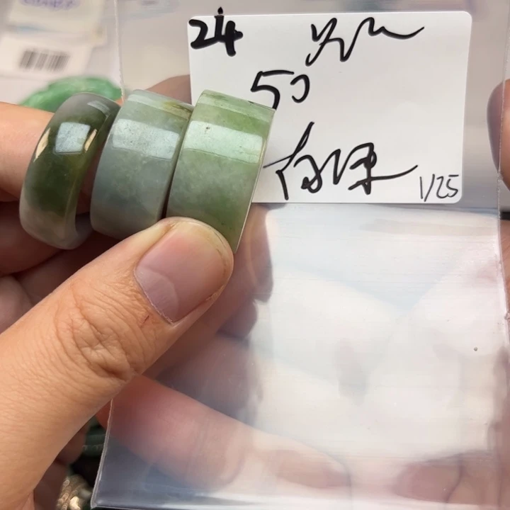 翡翠戒指未镶嵌有**浅