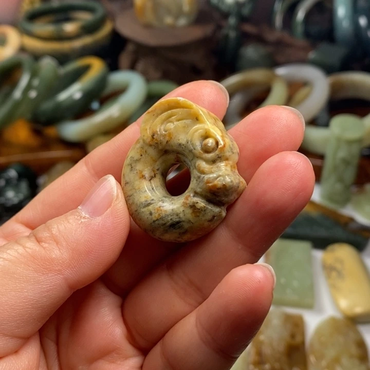 岫岩河磨玉（透闪石质玉）未镶嵌颈饰