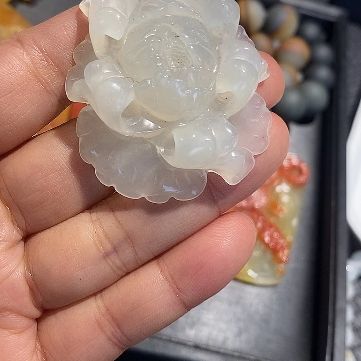 石英质玉（黄龙玉）未镶嵌颈饰