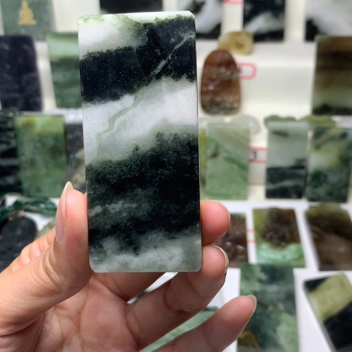 独山玉未镶嵌颈饰