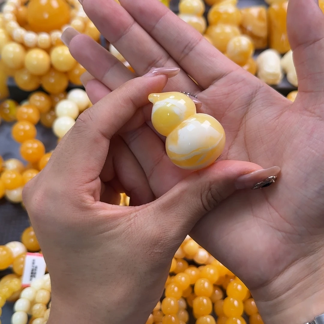 蜜蜡未镶嵌珠宝奇石19.88g