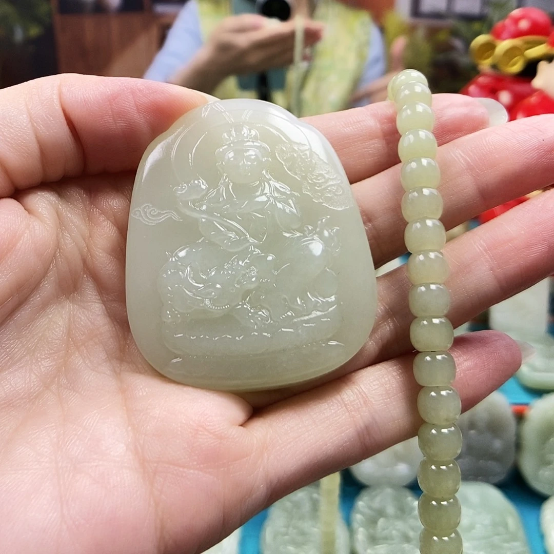 时***已和田玉未镶嵌颈饰