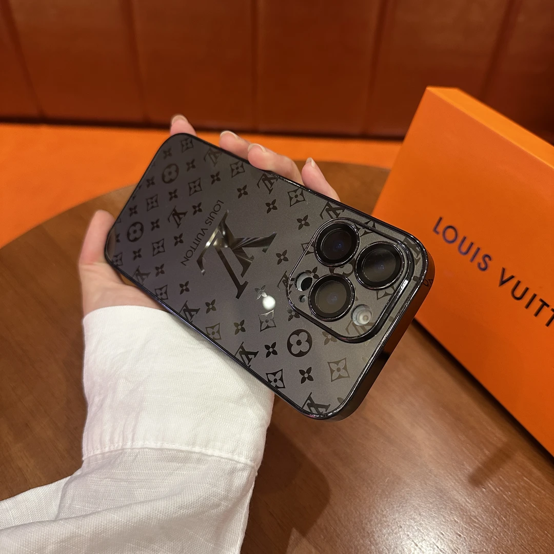 新款适合苹果16promax手机壳15全包自带镜头膜老花款式潮牌软边13