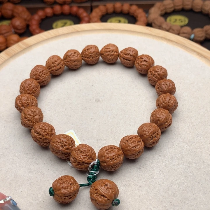 文玩核桃手串八棱