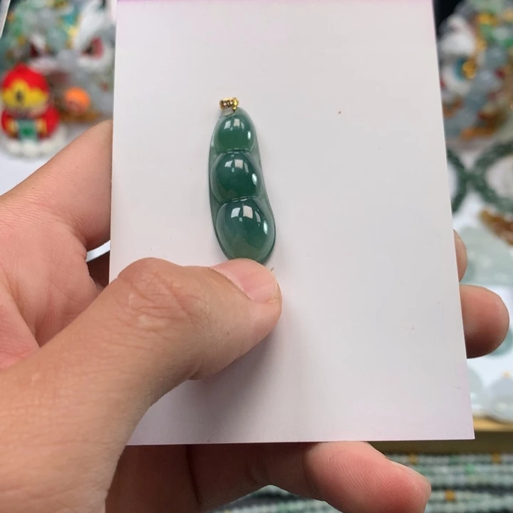 翡翠未镶嵌颈饰翡翠豆子